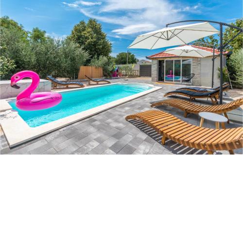 Lovely Apartment In Polaca With Wifi