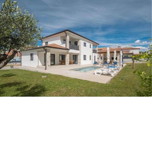 Lovely Apartment In Porec With Wifi