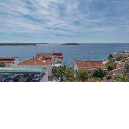 Lovely Apartment In Primosten With House Sea View