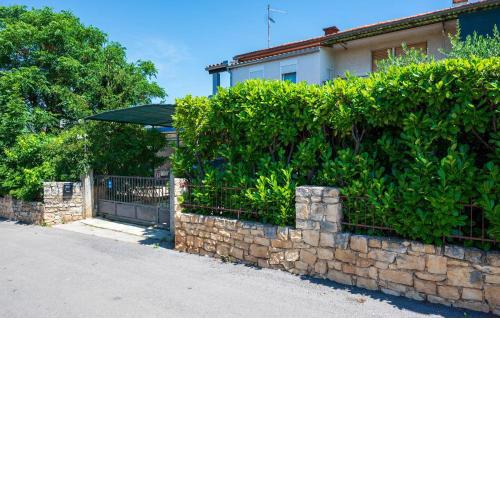 Lovely Apartment In Pula With Kitchen
