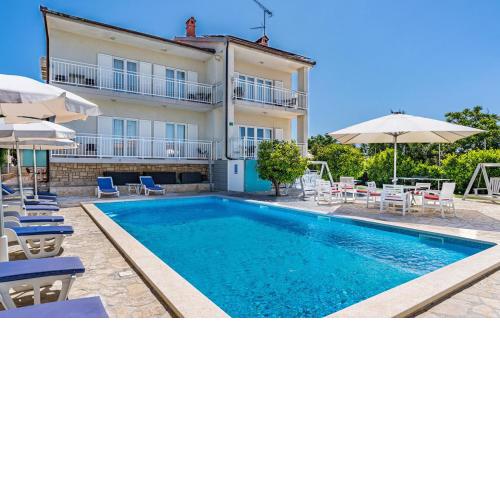 Lovely Apartment In Pula With Wifi