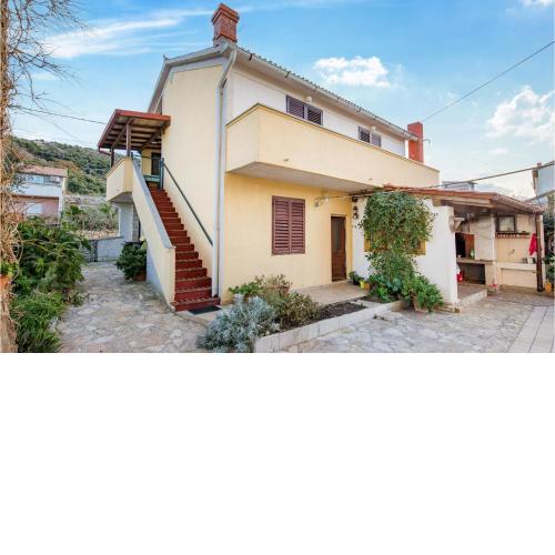 Lovely Apartment In Rab With Kitchen