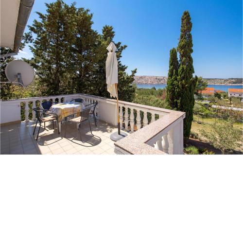 Lovely Apartment In Rab With Kitchen