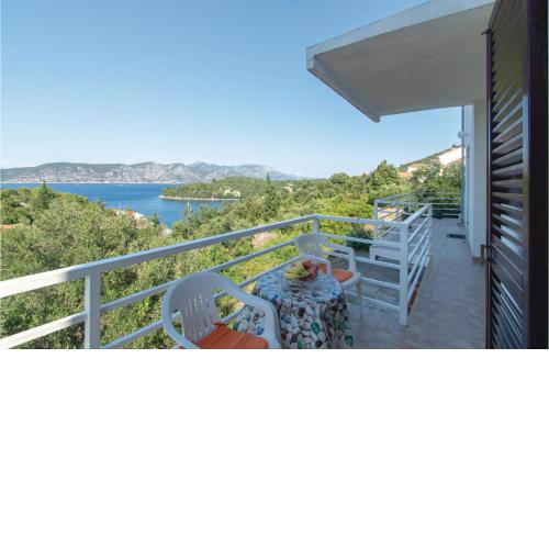 Lovely Apartment In Racisce With House Sea View
