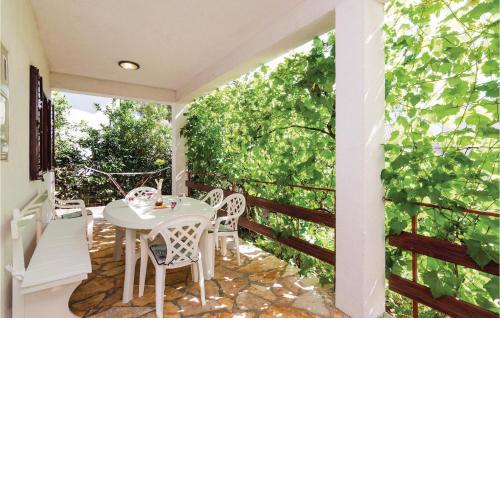 Lovely Apartment In Rovanjska With Kitchen