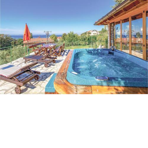 Lovely Apartment In Supetarska Draga With Sauna