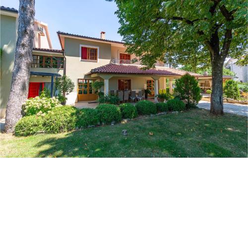 Lovely Apartment In Svetvincenat With Wifi