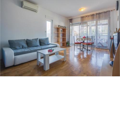 Lovely Apartment In Umag With Kitchen