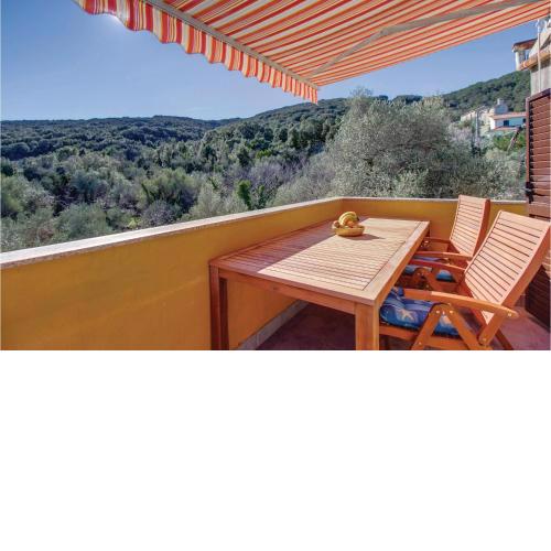 Lovely Apartment In Valun With Kitchen