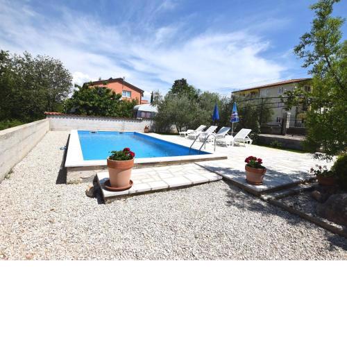 Lovely apartment with pool in Pore