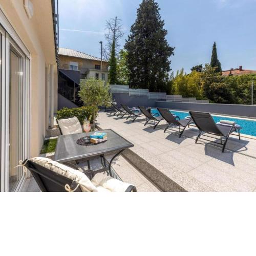Lovely apartment with swimming pool