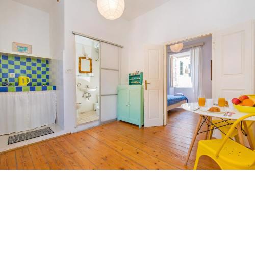 Lovely apartments in the city centre by Irundo