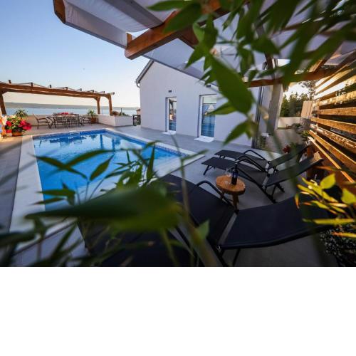 Lovely Holiday Home with Private Swimming Pool