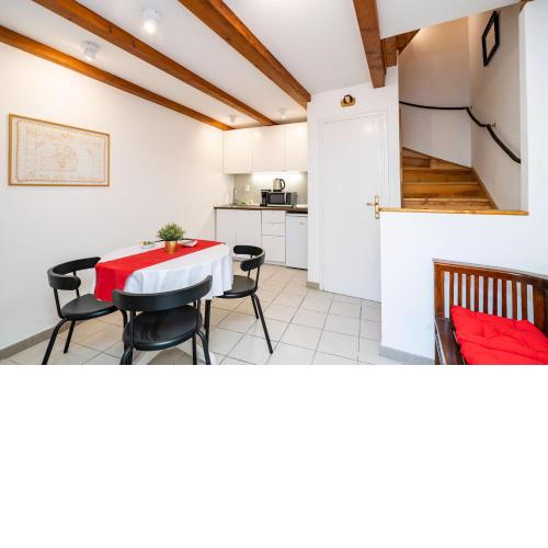 Lovely holiday house Othello next to the Buža beach