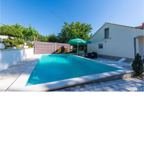 Lovely Home In Bajagic With Kitchen