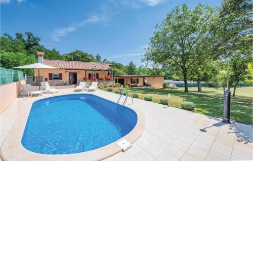 Lovely Home In Cere With Outdoor Swimming Pool