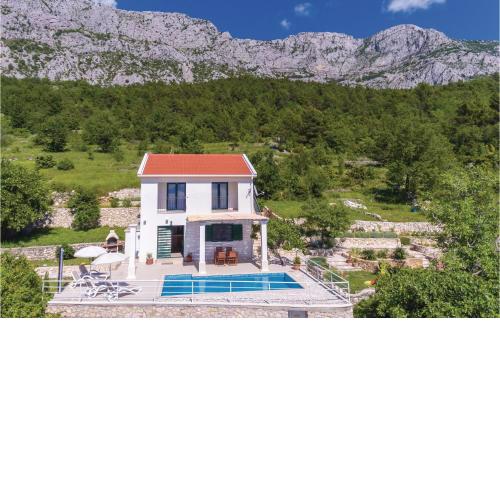 Lovely Home In Gornje Tucepi With Kitchen