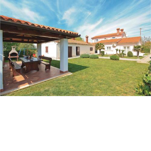Lovely Home In Hrboki With Kitchen
