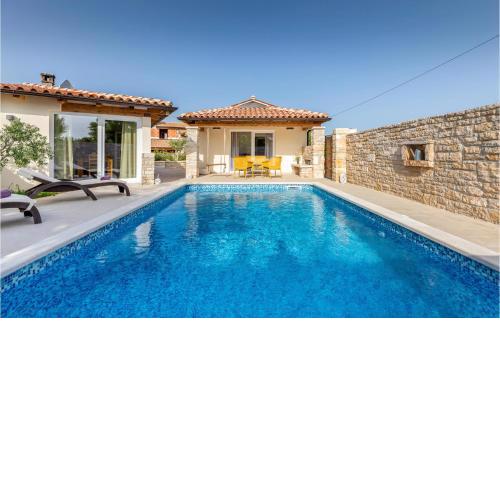 Lovely Home In Klimni With Outdoor Swimming Pool