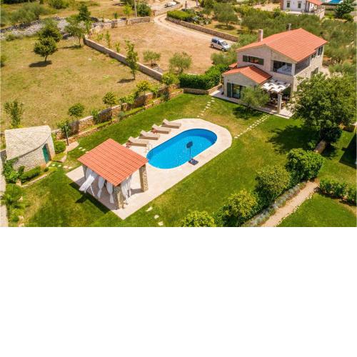 Lovely Home In Linardici With Kitchen