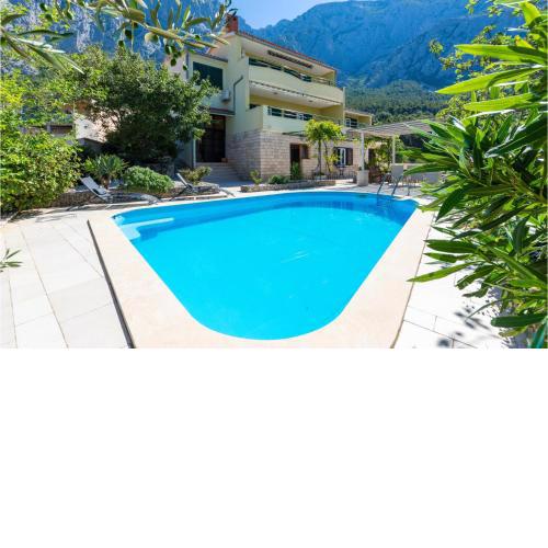 Lovely Home In Makarska With Kitchen