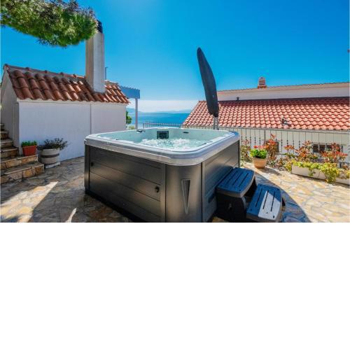 Lovely Home In Marusici With Kitchen