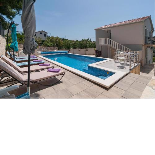 Lovely Home In Maslinica With Wifi