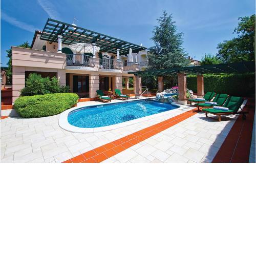 Lovely Home In Porec With Outdoor Swimming Pool