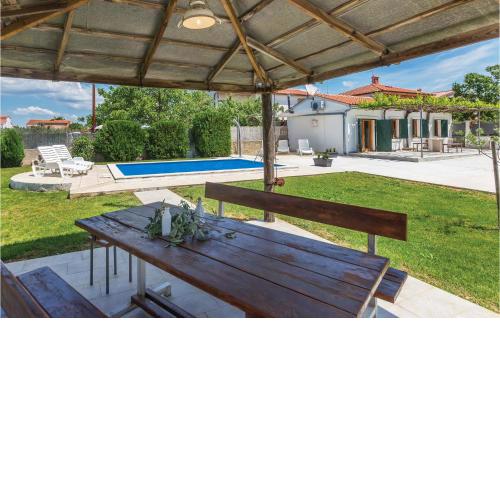 Lovely Home In Pula With Kitchen