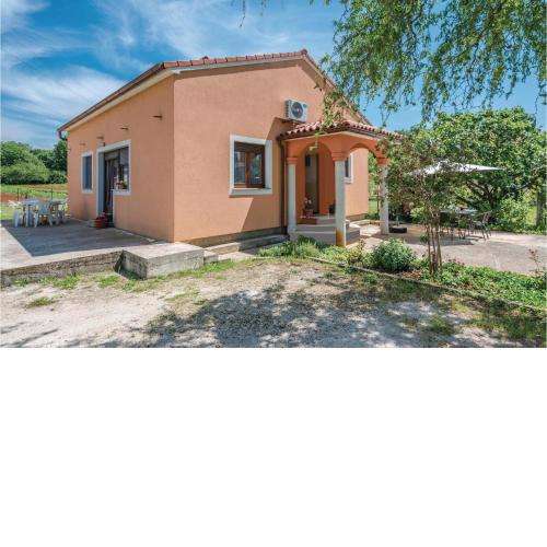 Lovely Home In Pula With Kitchen