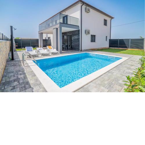 Lovely Home In Pula With Wifi