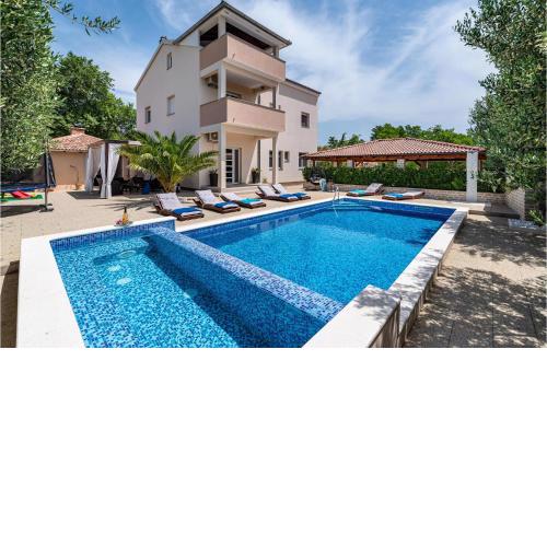 Lovely Home In Radasinovci With Kitchen