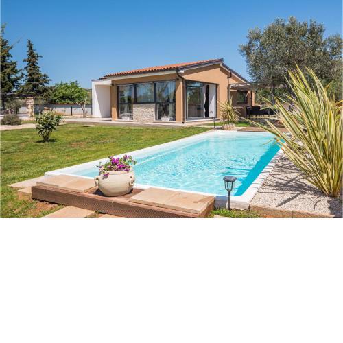 Lovely Home In Rovinj With Kitchen