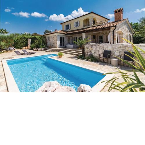 Lovely Home In Stifanici With Wifi