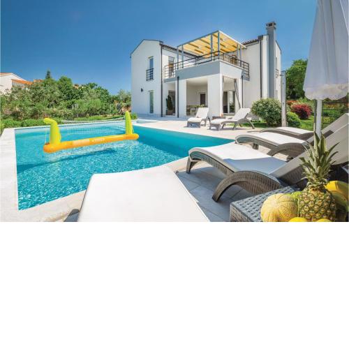Lovely Home In Stinjan With Wifi