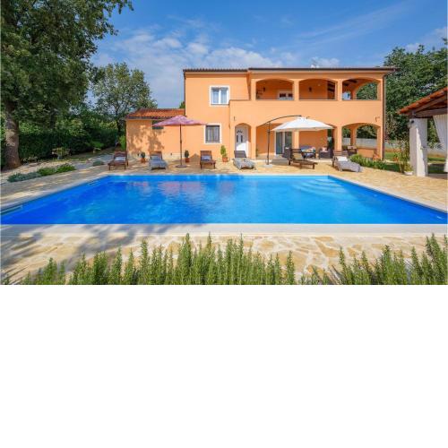 Lovely Home In Sv,lovrec With Kitchen
