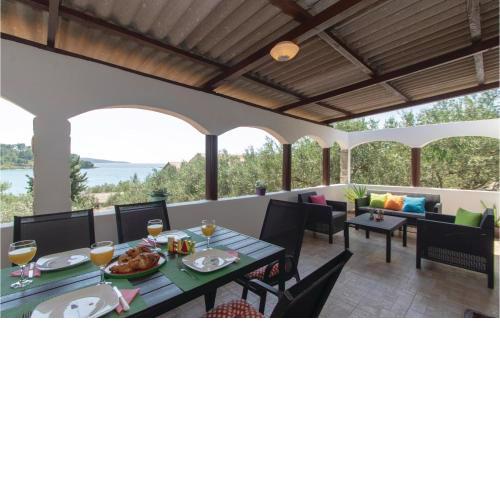 Lovely Home In Vela Luka With Kitchen