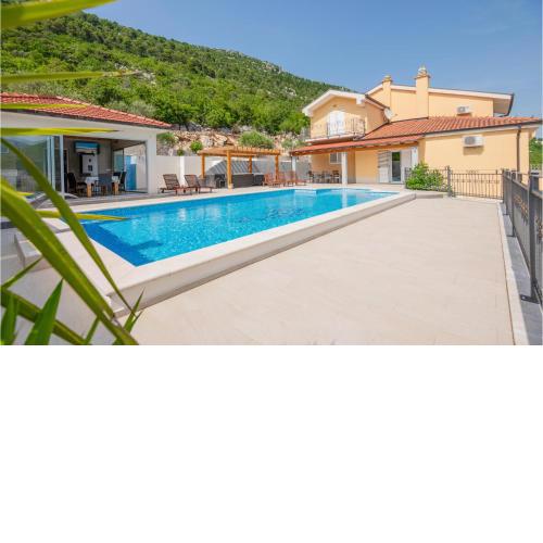 Lovely Home In Vrgorac With Sauna