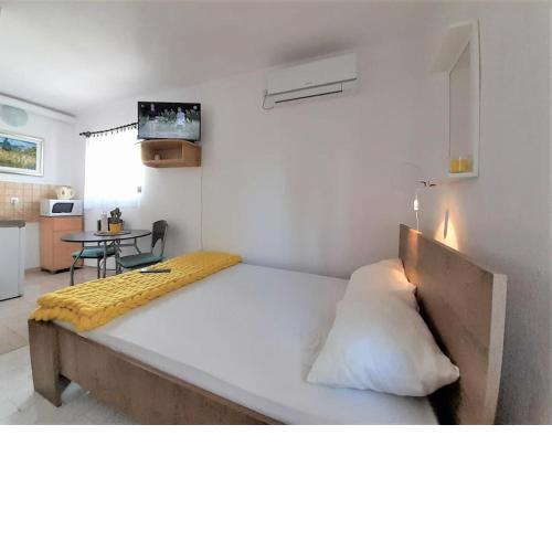 Lovely Studio Malina close to the Beach