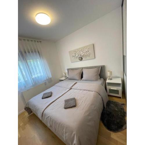 Lucky place apartment - FREE PRIVATE PARKING SPOT