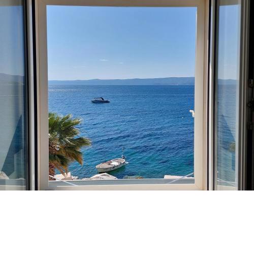 Lucy seafront apartment