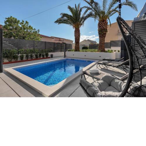 Lulani Makarska pool apartment