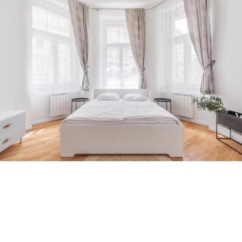Luminous apartment for 2 near Wenceslas Square by Prague Days
