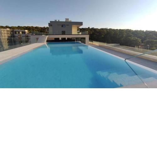 Lux Ella Apartment With Shared Pool