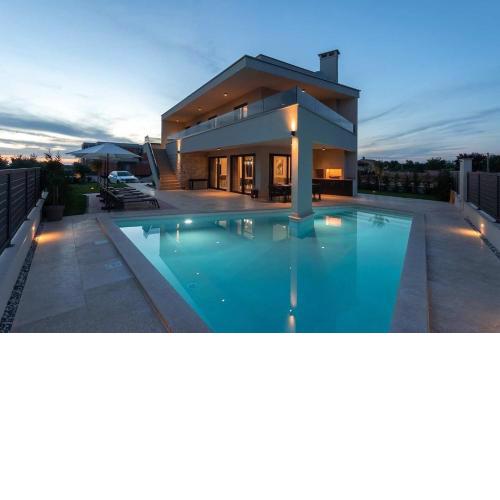 Luxuriöse Villa Perla mit Pool und Jacuzzi