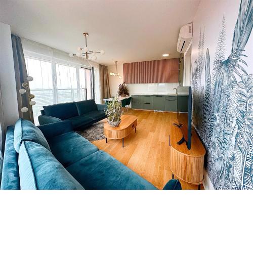 Luxurious brand new FREE parking apartment