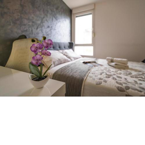 Luxury 2 bedroom App Center&balcony FREE PARKING