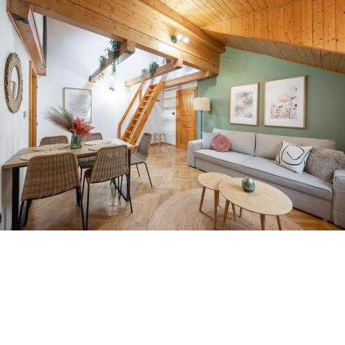 Luxury 2BD Apartment 100m from Old Town Square