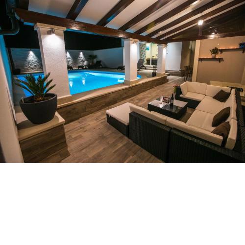 Luxury apartment Elis with private pool