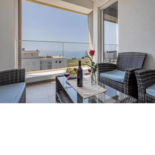 Luxury Apartment "Ema" with sea view & parking